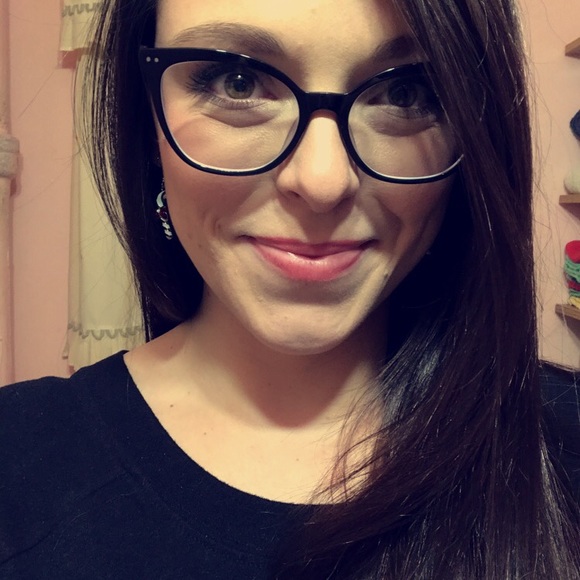 Meet your Posher, Sara - Picture 2 of 4